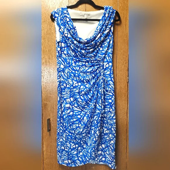 Maggy London Women’s Faux Wrap V Neck sleeveless Dress White Blue Size 8 - Picture 1 of 4